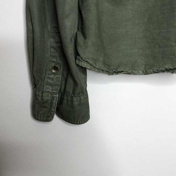 American Eagle Soft Lightweight Button Down Green - Picture 6 of 9